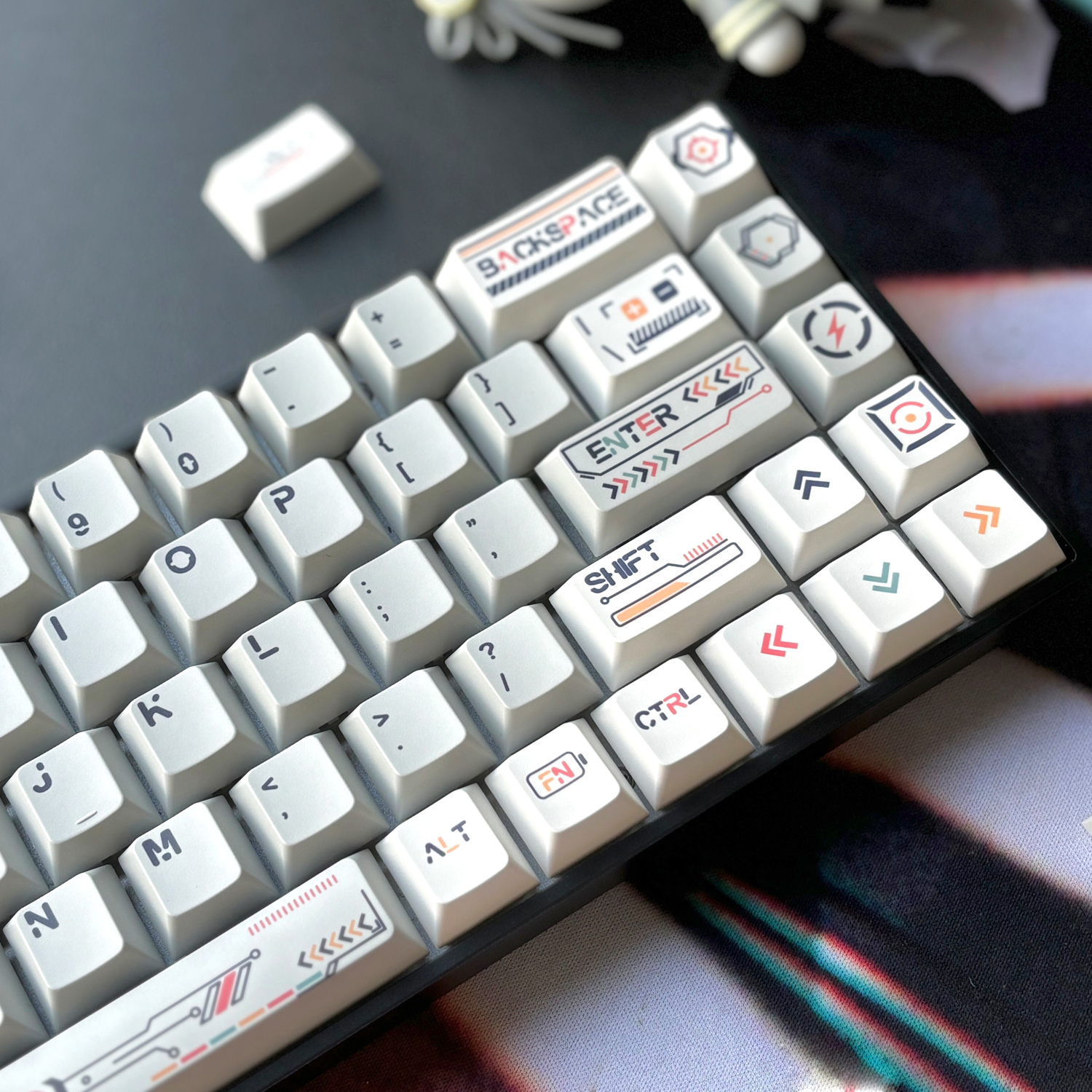 95 Keys Cherry Profile Graffit - đánh giá và giá Gaming Keyboard Ergo